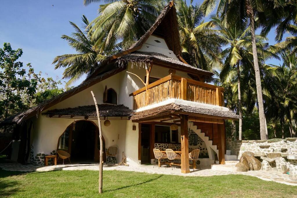 Beach-Front Sumbawa Surf House Lemonga Exteriör bild