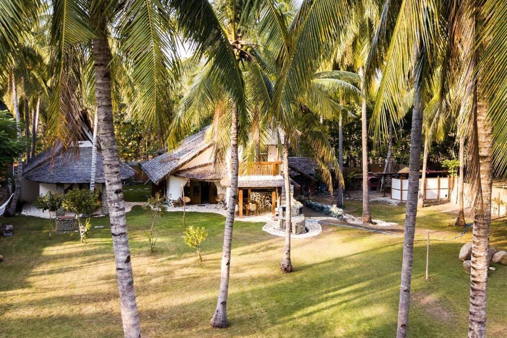 Beach-Front Sumbawa Surf House Lemonga Exteriör bild