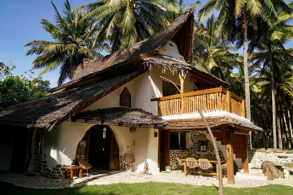 Beach-Front Sumbawa Surf House Lemonga Exteriör bild