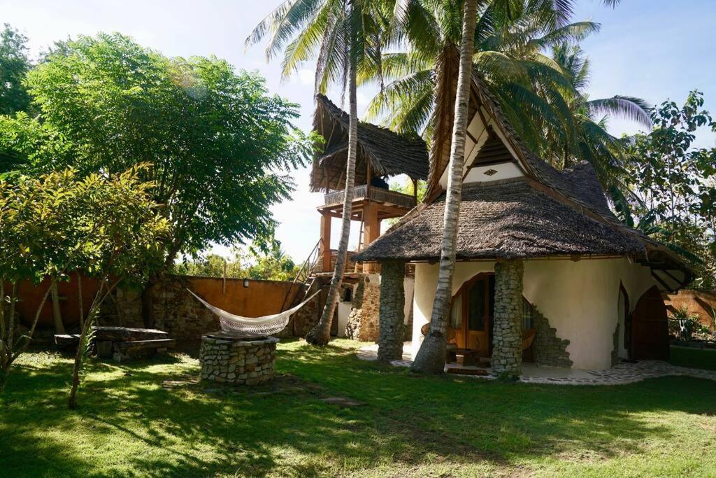 Beach-Front Sumbawa Surf House Lemonga Exteriör bild