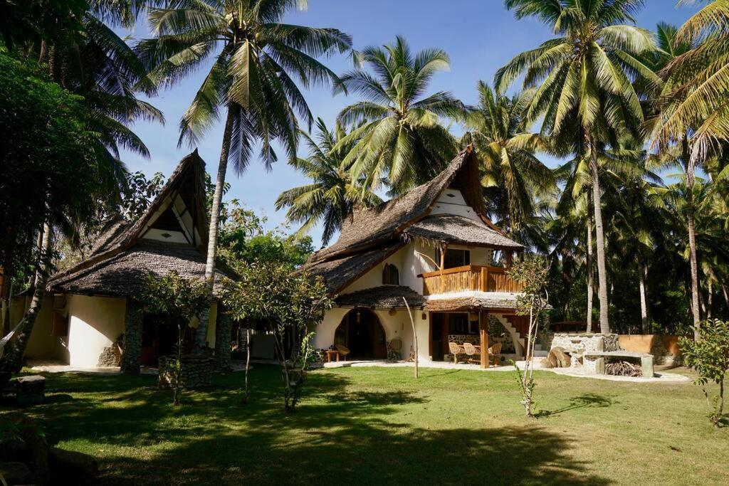 Beach-Front Sumbawa Surf House Lemonga Exteriör bild